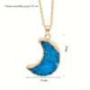 Un collier de pierres précieuses bleues en forme de lune